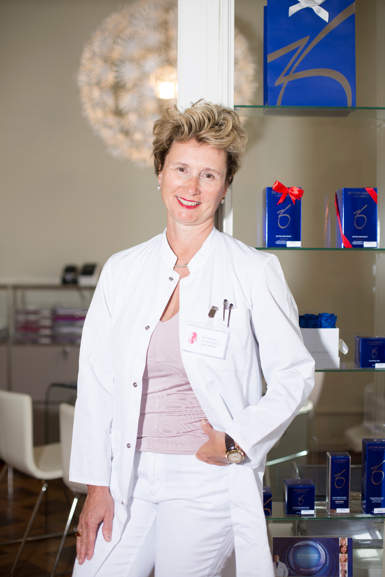 Dr. Anna M. Wagner in ihrer Praxis in Basel